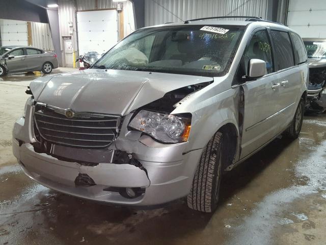 2A4RR5D15AR149745 - 2010 CHRYSLER TOWN & COU SILVER photo 2