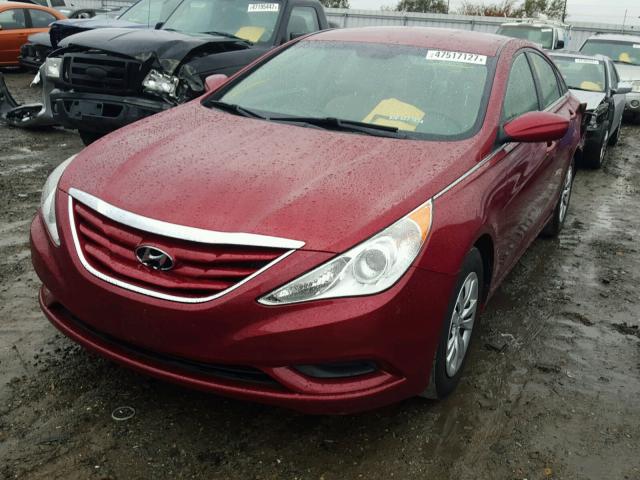 5NPEB4AC6CH321368 - 2012 HYUNDAI SONATA GLS RED photo 2