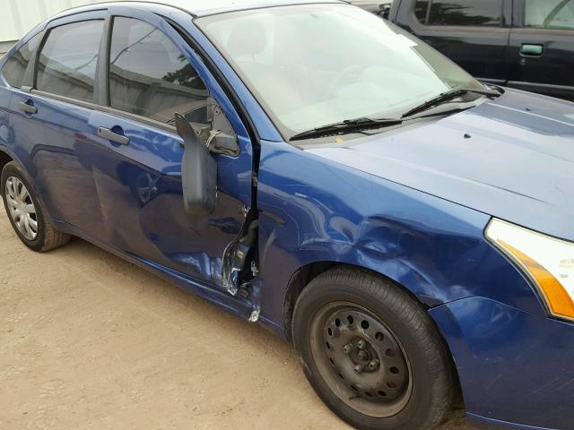 1FAHP34N48W228099 - 2008 FORD FOCUS S/SE BLUE photo 9