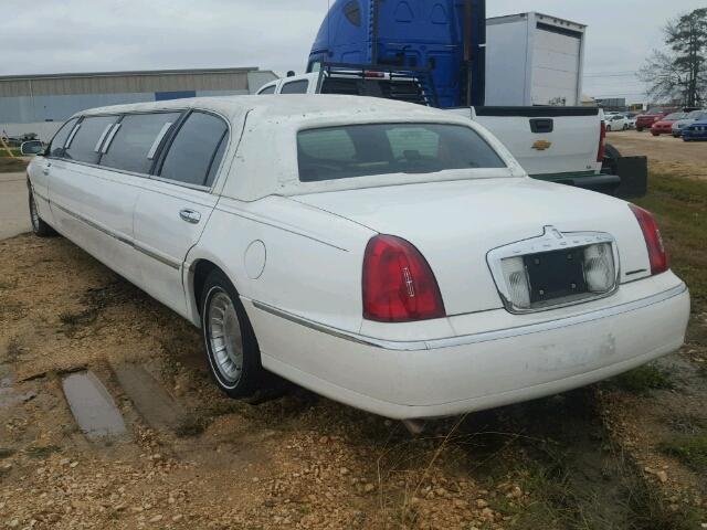 1L1FM81W71Y731850 - 2001 LINCOLN TOWN CAR E WHITE photo 3