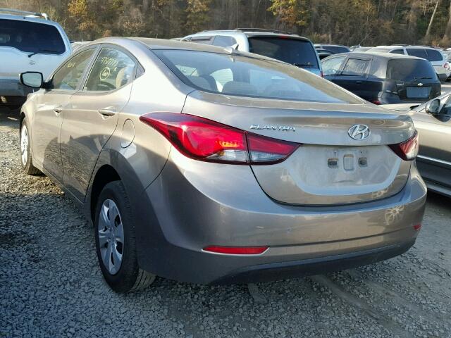 5NPDH4AEXGH779948 - 2016 HYUNDAI ELANTRA SE TAN photo 3