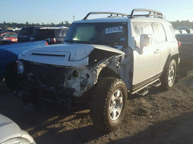 JTEZU4BF2AK010714 - 2010 TOYOTA FJ CRUISER WHITE photo 2