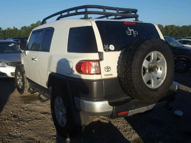 JTEZU4BF2AK010714 - 2010 TOYOTA FJ CRUISER WHITE photo 3