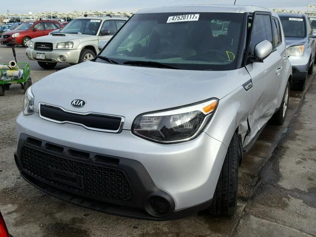 KNDJN2A22F7791973 - 2015 KIA SOUL SILVER photo 2