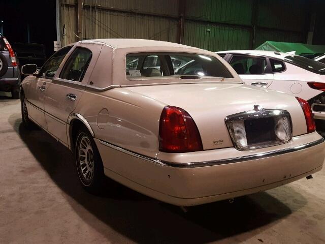 1LNHM83W9YY894840 - 2000 LINCOLN TOWN CAR C TAN photo 3