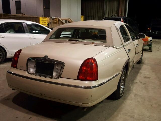 1LNHM83W9YY894840 - 2000 LINCOLN TOWN CAR C TAN photo 4