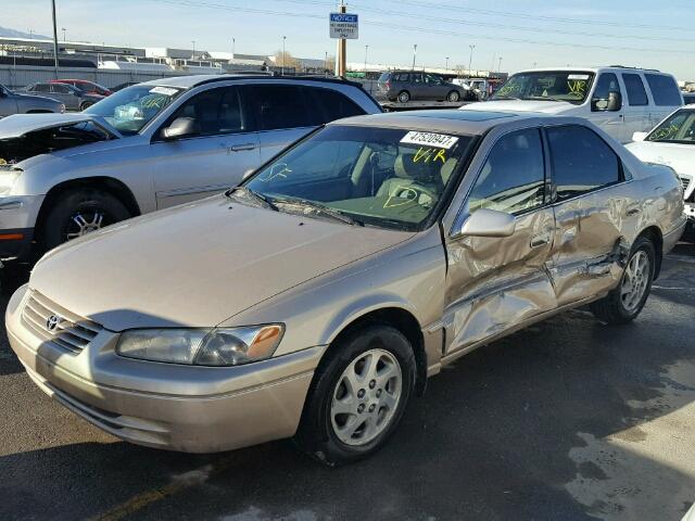 JT2BF28K7X0200384 - 1999 TOYOTA CAMRY LE ოქროსფერი ფოტო 2