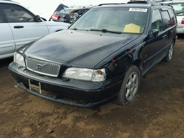 YV1LW5645W2382357 - 1998 VOLVO V70 GLT/AW GREEN photo 2