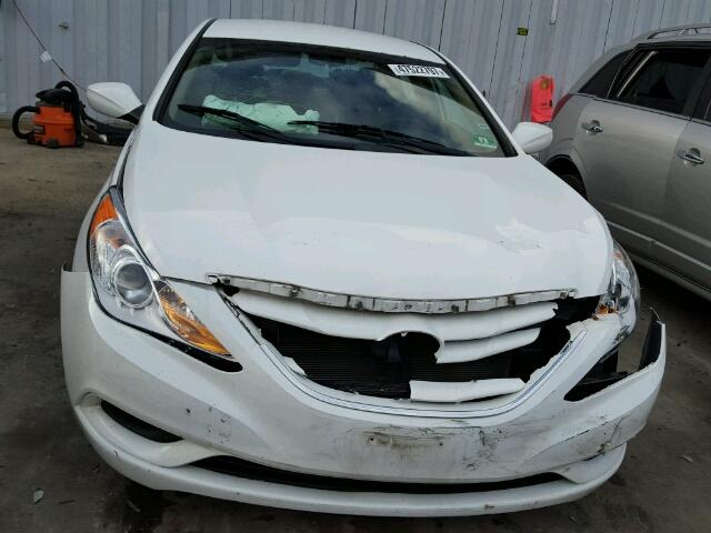 5NPEB4AC7CH446296 - 2012 HYUNDAI SONATA GLS WHITE photo 9