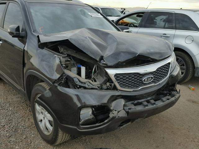 5XYKT4A26CG281629 - 2012 KIA SORENTO BA BLACK photo 9