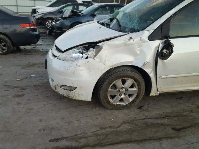 5TDZK22C87S077940 - 2007 TOYOTA SIENNA XLE WHITE photo 9