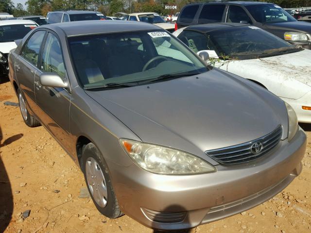 JTDBE32K153009628 - 2005 TOYOTA CAMRY LE GOLD photo 1