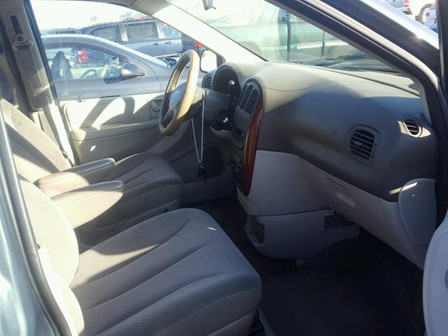 1C4GP45R35B420033 - 2005 CHRYSLER TOWN & COU GREEN photo 5