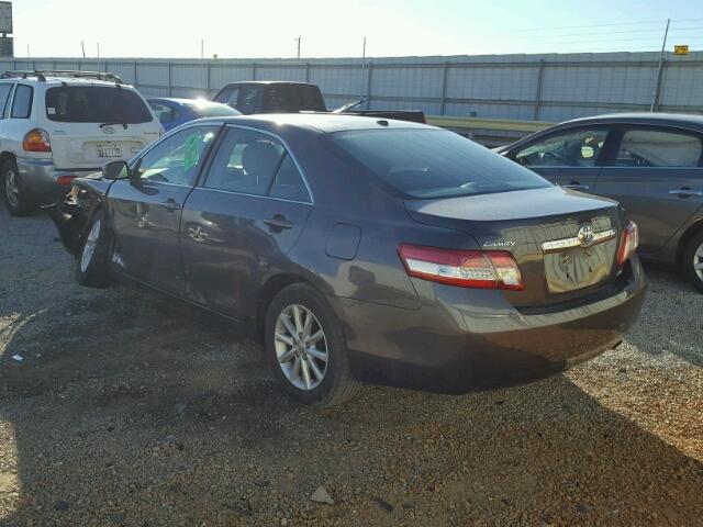 4T4BF3EK6BR180942 - 2011 TOYOTA CAMRY BASE GRAY photo 3