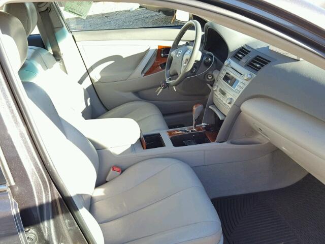 4T4BF3EK6BR180942 - 2011 TOYOTA CAMRY BASE GRAY photo 5