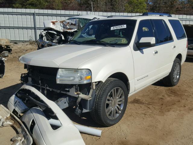 5LMFU28528LJ13025 - 2008 LINCOLN NAVIGATOR WHITE photo 2