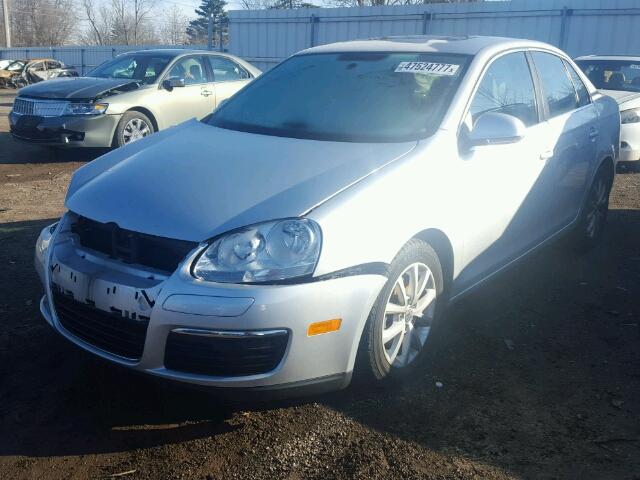 3VWRZ7AJ6AM032654 - 2010 VOLKSWAGEN JETTA SE 银色 照片 2