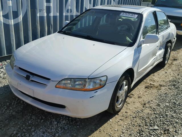 1HGCG5652XA111888 - 1999 HONDA ACCORD EX WHITE photo 2