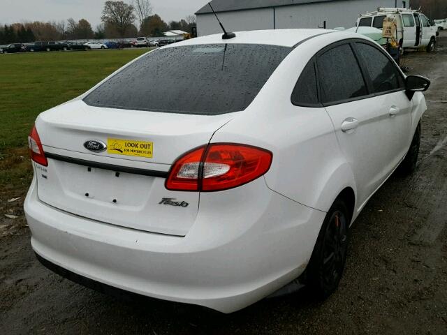 3FADP4BJ1DM206995 - 2013 FORD FIESTA SE WHITE photo 4