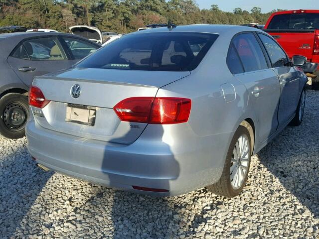 3VWL07AJ2EM210808 - 2014 VOLKSWAGEN JETTA SEL SILVER photo 4