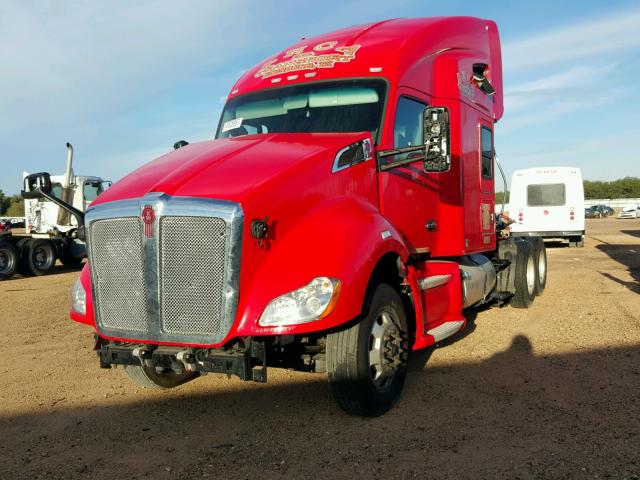 1XKYD49X5HJ166877 - 2017 KENWORTH CONSTRUCTI RED photo 2