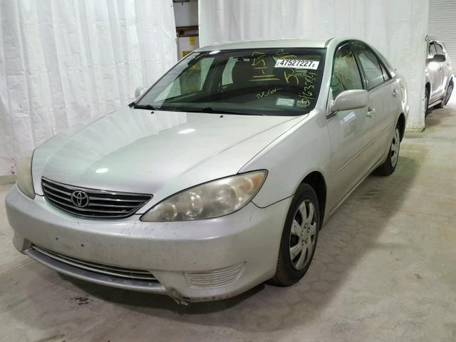 4T1BE32K35U579121 - 2005 TOYOTA CAMRY LE GRAY photo 2