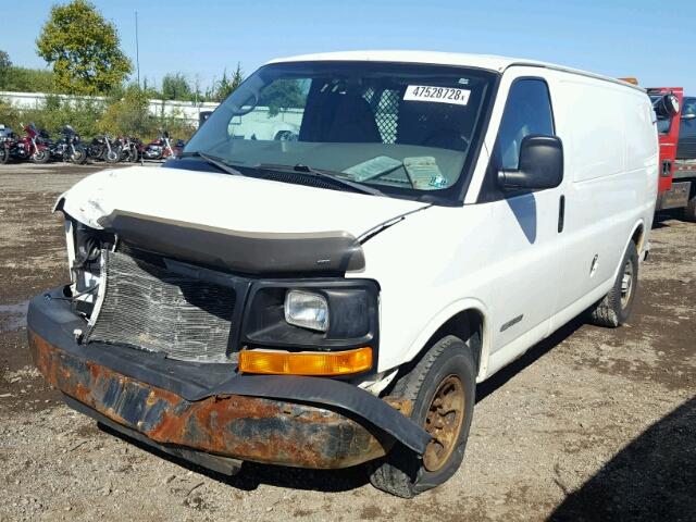 1GTHG35U651240957 - 2005 GMC SAVANA G35 WHITE photo 2