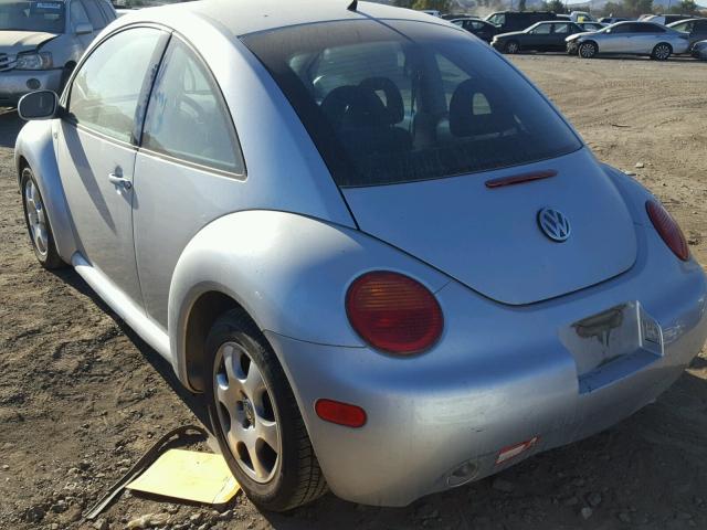 3VWCK21C12M418012 - 2002 VOLKSWAGEN NEW BEETLE 银色 照片 3