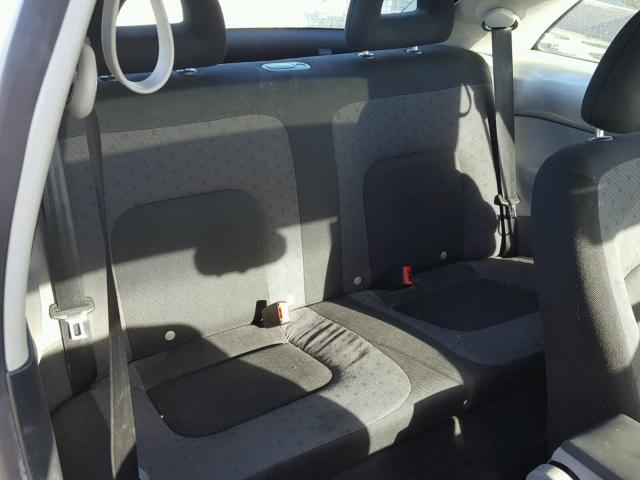 3VWCK21C12M418012 - 2002 VOLKSWAGEN NEW BEETLE 银色 照片 6