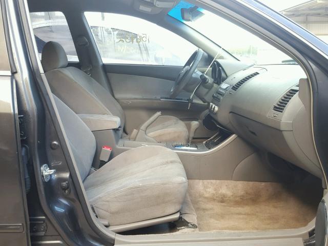 1N4AL11D85C242369 - 2005 NISSAN ALTIMA S GRAY photo 5