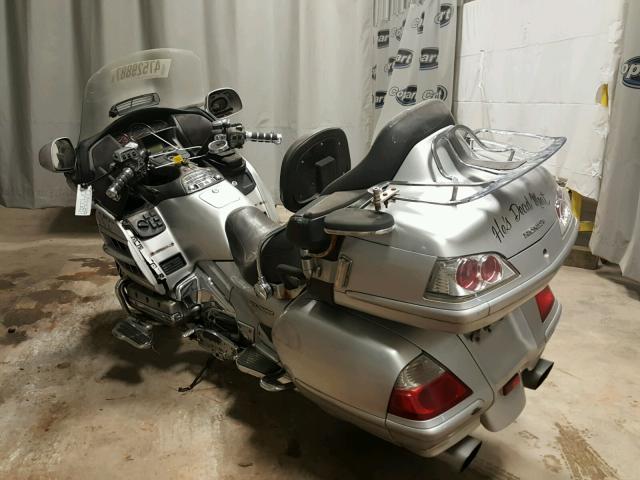 1HFSC47F67A601814 - 2007 HONDA GL1800 SILVER photo 3