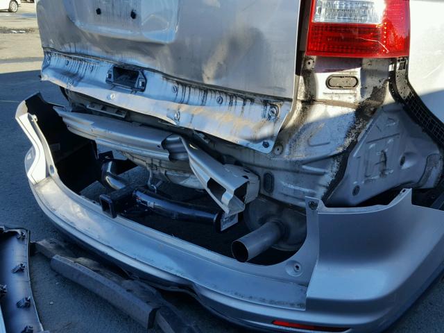 5J6RE4H3XAL000970 - 2010 HONDA CR-V LX SILVER photo 9