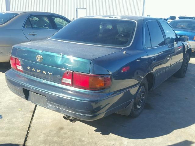 4T1BF12K6TU868833 - 1996 TOYOTA CAMRY LE GREEN photo 4