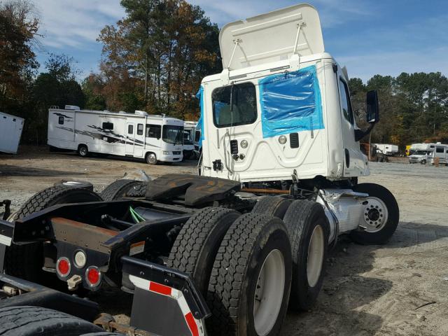 1FUJGEDV4CSBF8747 - 2012 FREIGHTLINER CASCADIA 1 WHITE photo 4