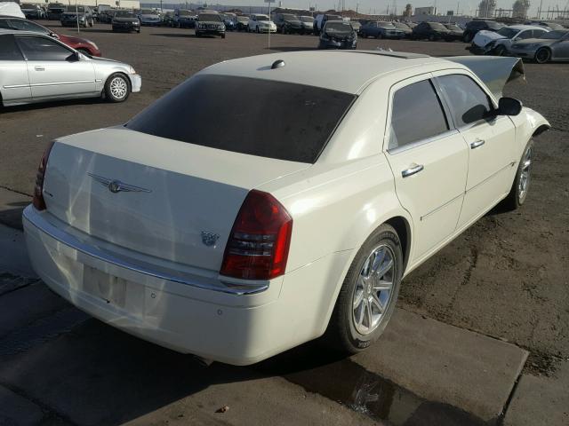 2C3AA63H95H659790 - 2005 CHRYSLER 300C CREAM photo 4