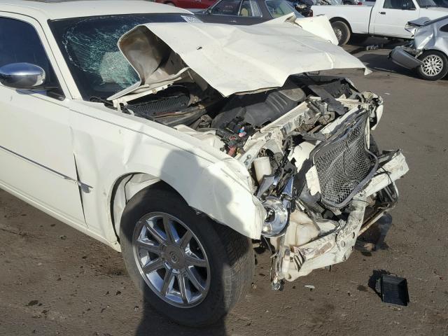 2C3AA63H95H659790 - 2005 CHRYSLER 300C CREAM photo 9