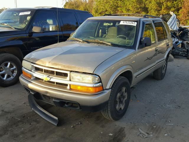 1GNDT13W32K237403 - 2002 CHEVROLET BLAZER GOLD photo 2