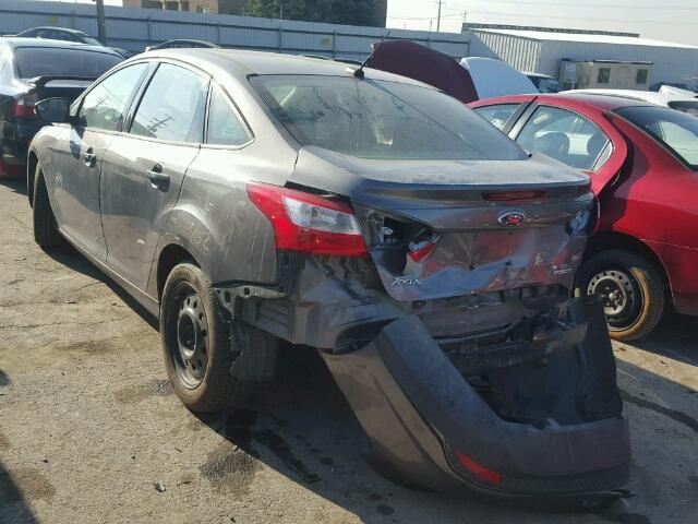 1FAHP3F26CL294845 - 2012 FORD FOCUS SE GRAY photo 3