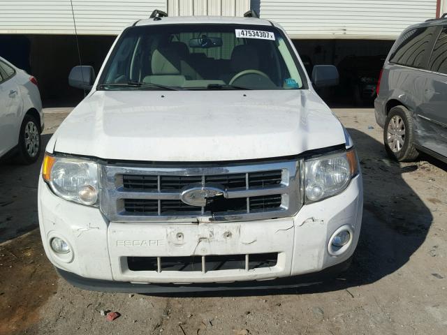 1FMCU9D75BKC11193 - 2011 FORD ESCAPE XLT WHITE photo 9