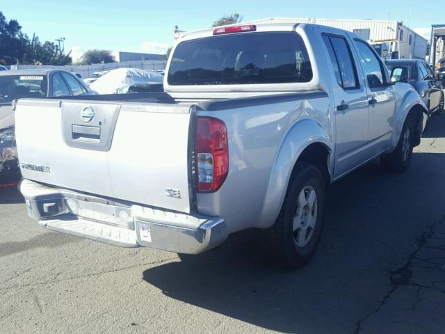 1N6AD07U66C414566 - 2006 NISSAN FRONTIER C SILVER photo 4