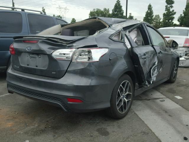 1FADP3F27GL282546 - 2016 FORD FOCUS SE GRAY photo 4