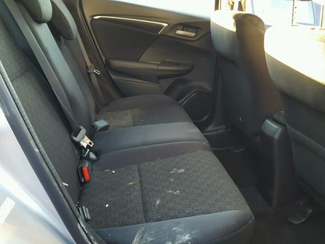 JHMGK5H59GS015079 - 2016 HONDA FIT LX فضي صورة 6
