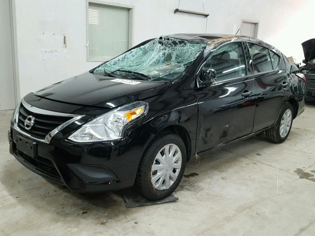 3N1CN7AP0HL879181 - 2017 NISSAN VERSA S BLACK photo 2