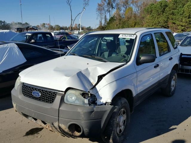 1FMYU02Z55KA14583 - 2005 FORD ESCAPE XLS WHITE photo 2