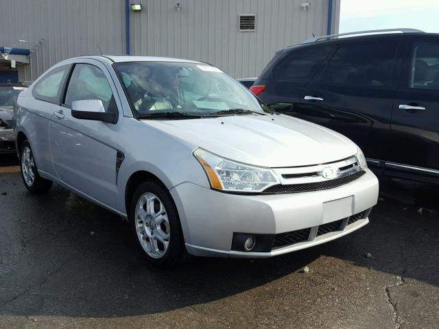 1FAHP33NX8W123679 - 2008 FORD FOCUS SE SILVER photo 1