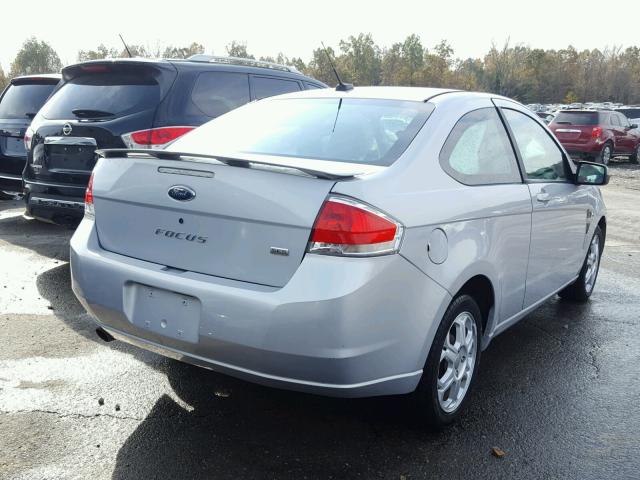 1FAHP33NX8W123679 - 2008 FORD FOCUS SE SILVER photo 4