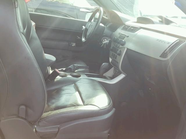 1FAHP33NX8W123679 - 2008 FORD FOCUS SE SILVER photo 5