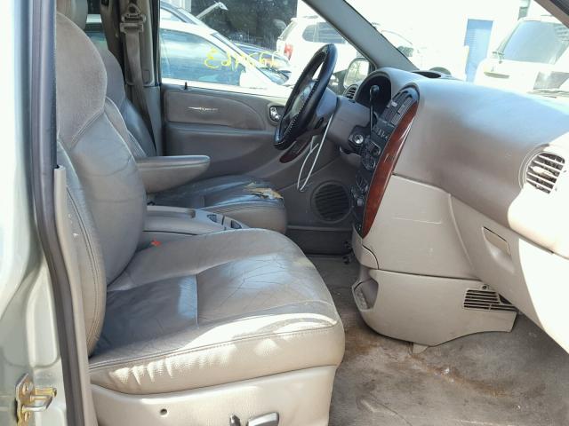 2C8GP64L83R249916 - 2003 CHRYSLER TOWN & COU BLACK photo 5