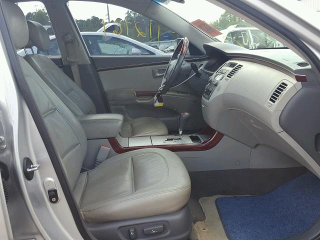 KMHFC46F88A295435 - 2008 HYUNDAI AZERA SE SILVER photo 5