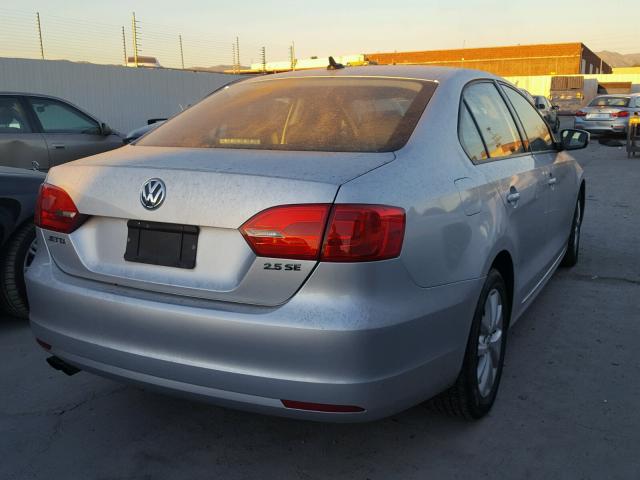 3VWDP7AJ4CM009747 - 2012 VOLKSWAGEN JETTA SE 银色 照片 4